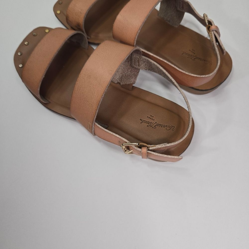 Universal Thread like new sandals - Picture 6 of 16